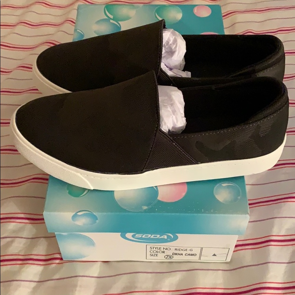 Shoes 👟 - Picture 2 of 5